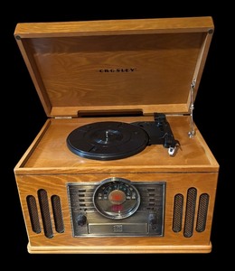 lot 269 image: Crosley Stereo Turntable CD Player with AMFM Radio