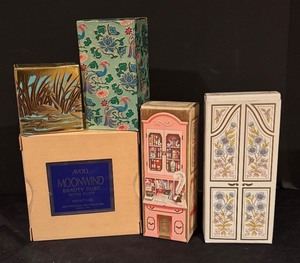 lot 285 image: Collection of 5 Vintage Avon Bath and Fragrance