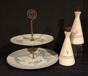lot 291 image: Vintage Two-Tier Serving Tray with Oil and Vinegar Cruets
