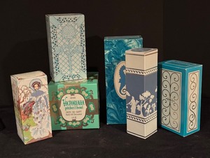 lot 297 image: Set of Vintage Avon Collectible Cologne and Bath Oil