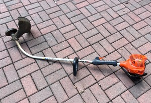 lot 75 image: Echo Gas-Powered String Trimmer Weed Eater