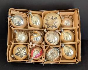 lot 284A image: Assorted Vintage Glass Christmas Ornaments