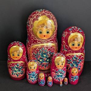 lot 277 image: Matryoshka Nesting Doll Set