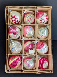 lot 278 image: Vintage Glass Christmas Ornaments