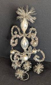 lot 279 image: Small Vintage Tinsel Tree Topper