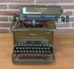 lot 267 image: Vintage Smith Corona Silent Typewriter