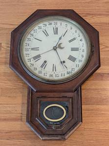lot 269 image: Vintage Seth Thomas Wall Clock