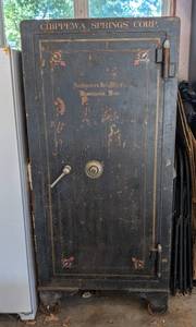 lot 259 image: Antique Chippewa Springs Co. Safe