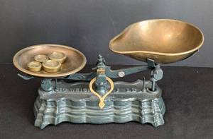 lot 247 image: Antique Balance Scale