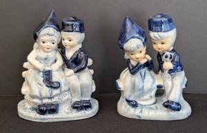 lot 207 image: Pair of Hand Painted Delft Figurines