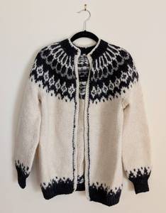 lot 209 image: Vintage Womens Knit Wool Cardigan