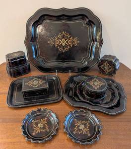 lot 181 image: Vintage Painted Tole Trays and Trinket Boxes
