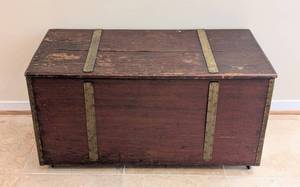 lot 182 image: Vintage Rolling Wood Trunk