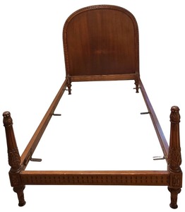 lot 16 image: BR2 - Pair of Vintage Twin Beds with Headboard, Footboard, and Rails