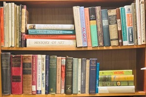 lot 132 image: BR1 - Large Lot of Assorted Hardcover and Paperback Books