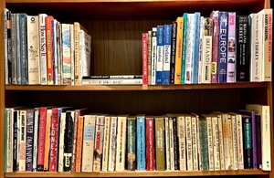 lot 199 image: BR1 - Collection of Assorted Paperback Books