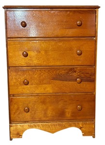 lot 300 image: A - Vintage 4-Drawer Wooden Dresser