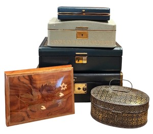 lot 303 image: LR - Collection of Vintage Jewelry and Trinket Boxes Assorted Styles