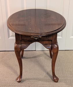 lot 103 image: MB - Vintage Solid Wood Oval End Table with Queen Anne Legs and Drawer