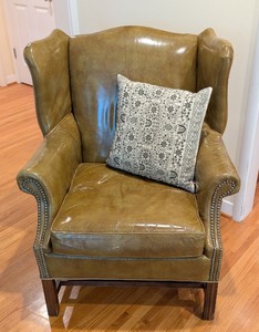 lot 104 image: LR - Vintage Benchcraft of Hickory Leather Wingback Chair with Decorative Pillow