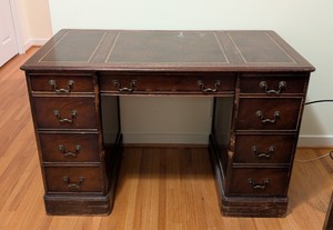 lot 150 image: O - Antique Slight-Lowry Wooden Desk with Leather Inlay and 7 Drawers
