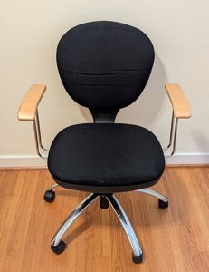 lot 152 image: O - Adjustable Black Office Chair with Wood Armrests and Chrome Base