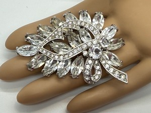 lot 31J image: Vintage Eisenberg Ice Rhinestone Brooch