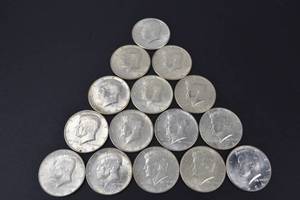 lot 5 image: 1964 Kennedy Half Dollar Silver Coins Group