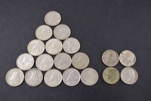 lot 14 image: Group of Canadian and US Dimes, Mixed Years