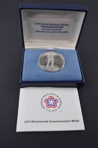 lot 16 image: 1975 Bicentennial Lexington-Concord Commemorative Medal in Case