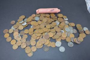 lot 26 image: Unsearched Wheat Penny Lot - Assorted Lincoln Cents