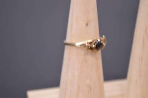 lot 37 image: 18k Gold Ring with Black Sapphire, Size 6, 1.78 Grams