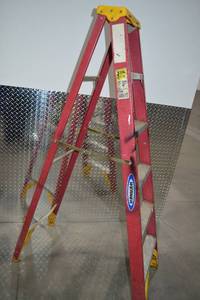 lot 202 image: Werner 6 ft Fiberglass Step Ladder, 225 lb Capacity, Type II