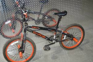 lot 203 image: Kent Chaos FS 20 Freestyle BMX Bike - Black and Orange