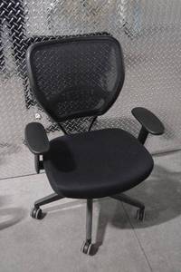lot 205 image: Black Mesh Back Adjustable Office Chair with Armrests