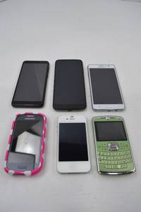 lot 70 image: Mixed Lot of Smartphones and Cell Phones - Condition Unknown