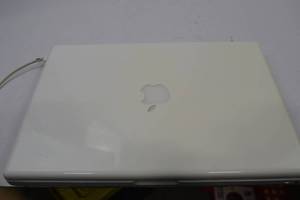 lot 97 image: Apple MacBook A1181 13-Inch White (2007) Laptop - Password Locked