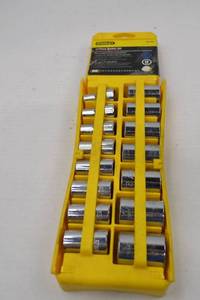 lot 144 image: Stanley 15 Piece Metric Socket Set