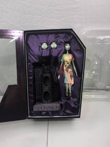 lot 224 image: The Nightmare Before Christmas 25th Anniversary Sally Limited Edition Doll