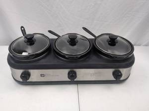 lot 227 image: TRU 3 x 2.5 Quart Slow Cooker Buffet Server with Spoons