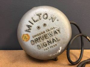 lot 107 image: Vintage Milton - Driveway Signal - Like the Old Gas Station