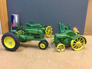 lot 164 image: 4 John Deere Cast Tractors Including Nice ERTL Model A