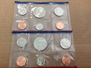 lot 201 image: 1995 U.S. Proof - Mint Sets D-P