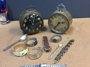 lot 220 image: Group Vintage Clocks - Watches