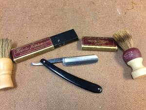 lot 227 image: Vintage Friedr. Schlemper - Focus Straight Razor - Germany
