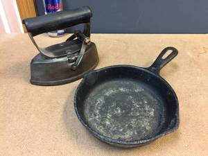 lot 228 image: Vintage #3 Wagner Skillet & Asbestos Sad Iron