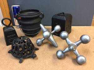 lot 234 image: Group Cast Iron - Jacks - Door Stop - Pot - Turtle
