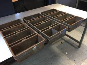 lot 242 image: 3 Vintage Ecko 54 Steel Commercial 4 Strap BreadDough Pans
