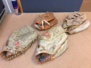 lot 249 image: 4 Vintage Leather Ball Gloves - Right Hand Throw