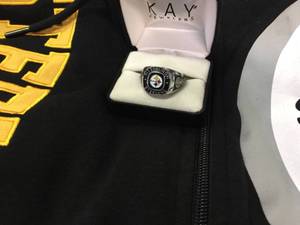 lot 251 image: Pittsburgh Steelers 4XL Hoodie & #1 Steelers Fan Ring